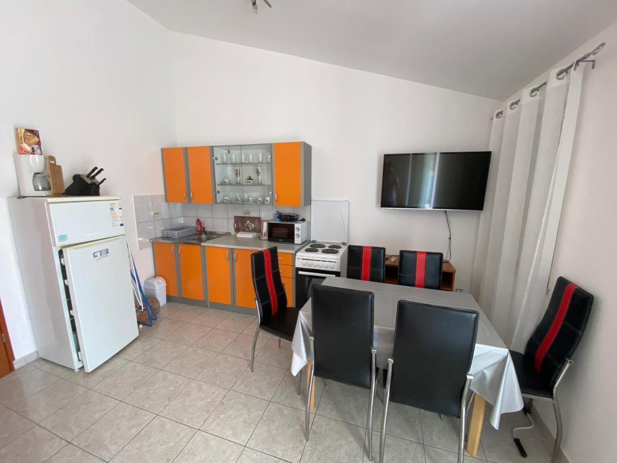 Apartmani Anita Starigrad Paklenica Exterior photo